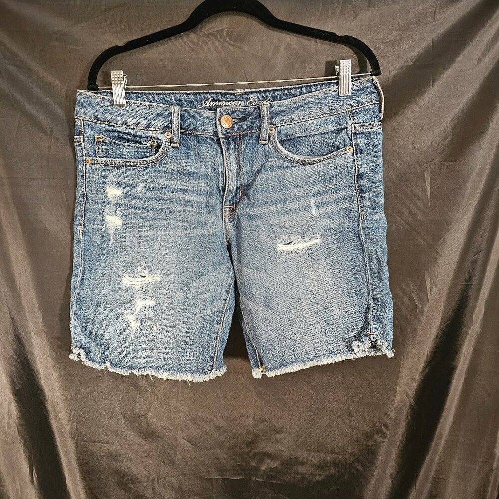 American Eagle denim shorts. Size 8, length 7 1/2". Like new